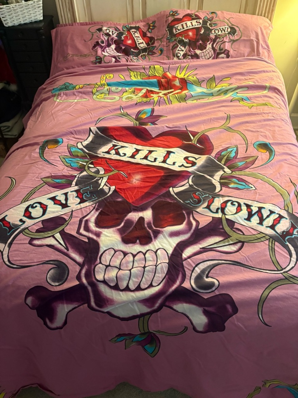 Ed Hardy Pink Skull & Heart “Love Kills Slowly” Full Size Graphic Duvet Set - Picture 3 of 7